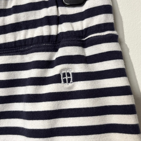 🎉4/30$🎉 Tommy Hilfiger XS STAIN Navy and White Striped Skirt - Picture 2 of 8
